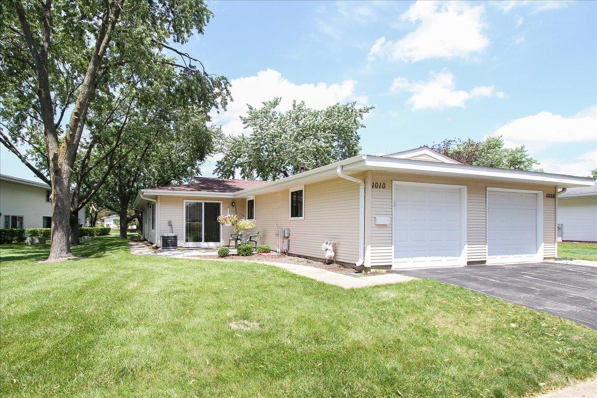 1010 Glastonbury Ln., Schaumburg, IL 60193