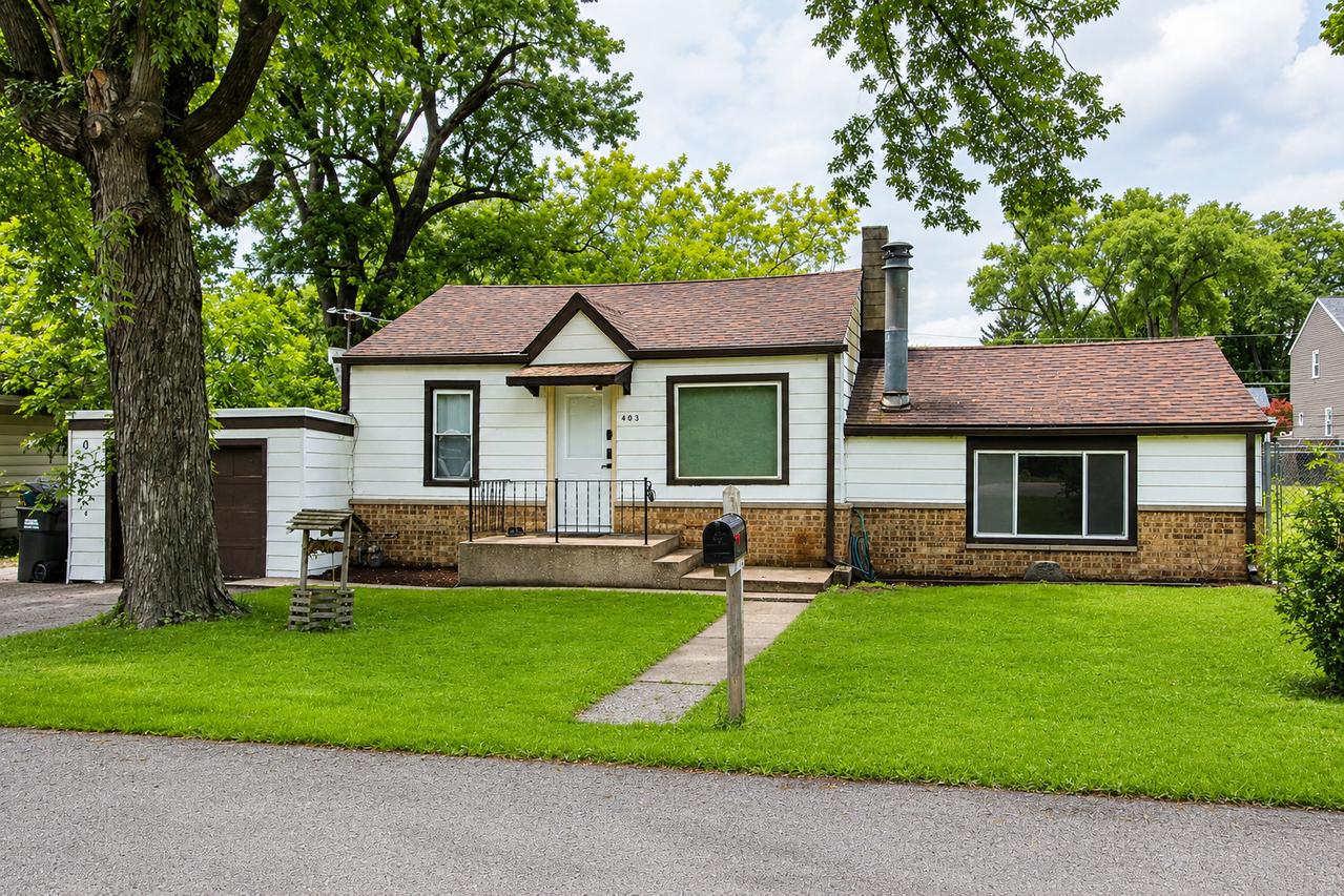 403 Maplewood Dr., Lakemoor, IL 60051