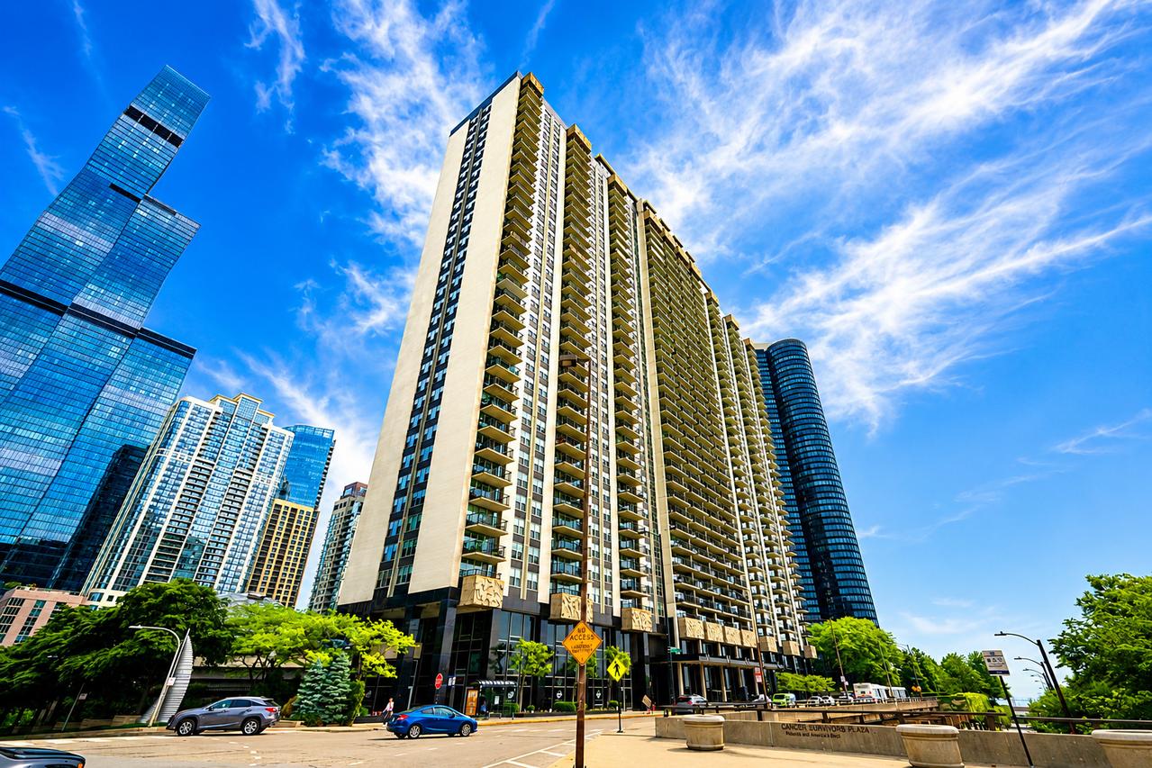 400 E Randolph St. #1304, Chicago, IL 60601