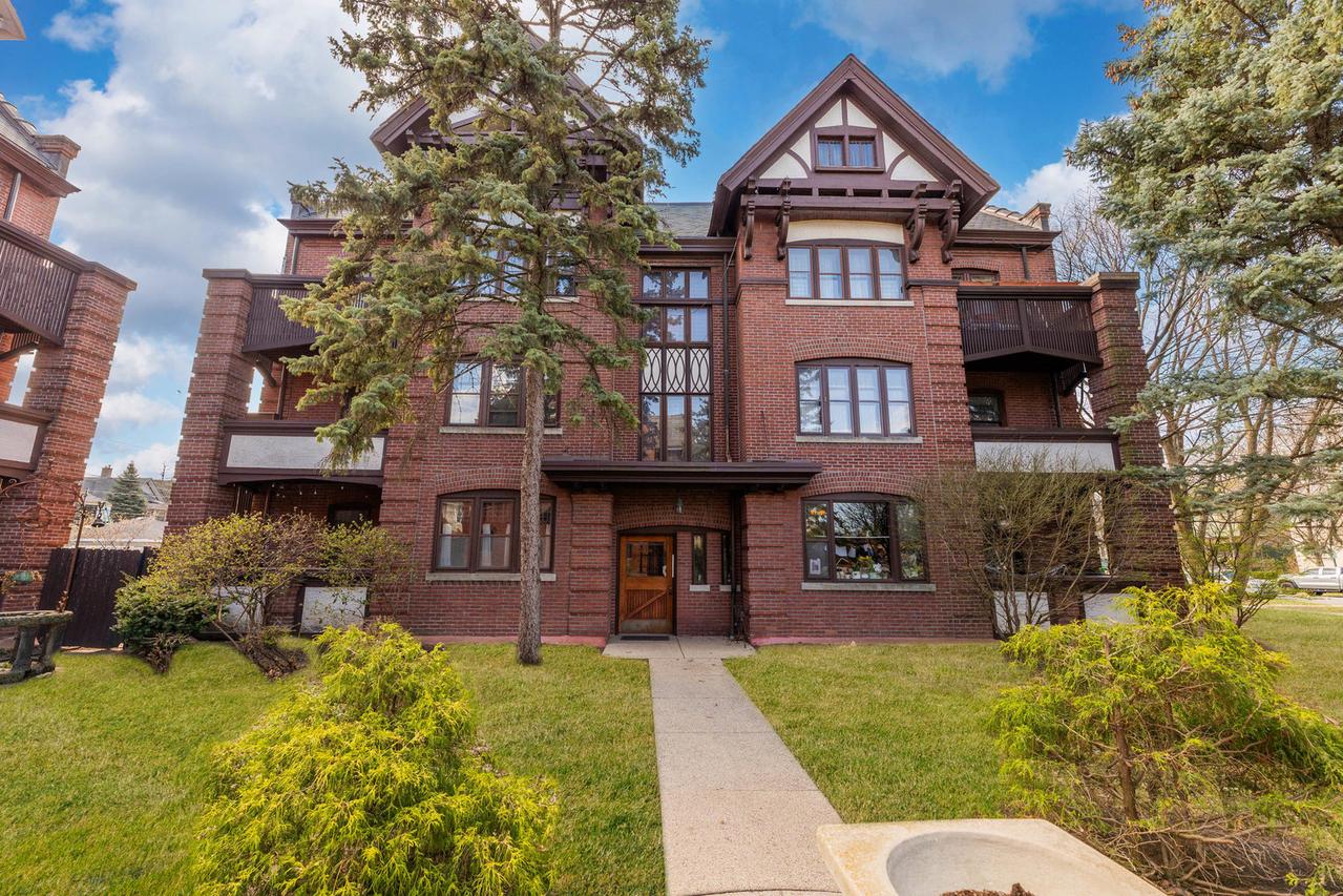 116 S East Ave. #1E, Oak Park, IL 60302