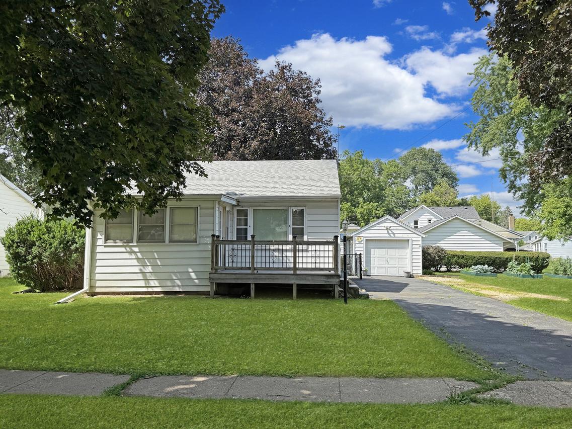 720 W American St., Freeport, IL 61032
