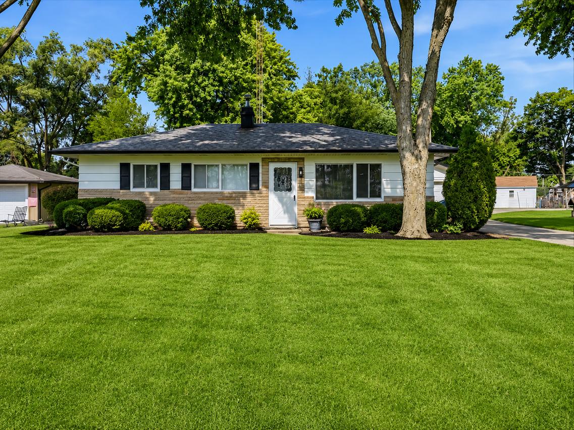 1203 N Chapel Hill Rd., Mchenry, IL 60051
