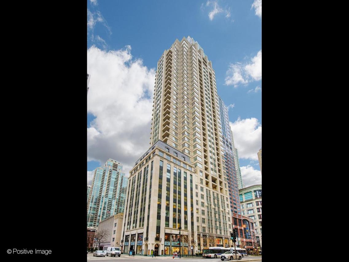 118 E Erie St. #21B, Chicago, IL 60611