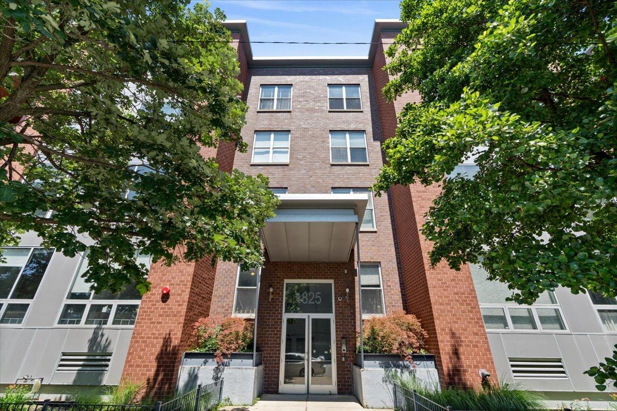 1825 N Winnebago Ave. #403, Chicago, IL 60647
