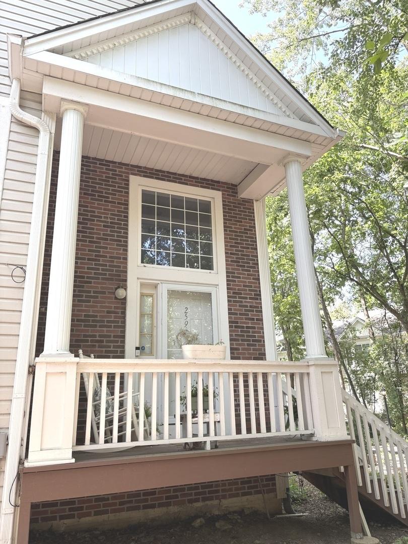 259 W Treehouse Ln., Round Lake, IL 60073