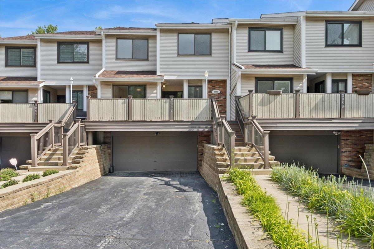 3082 Antelope Springs Rd., Northbrook, IL 60062