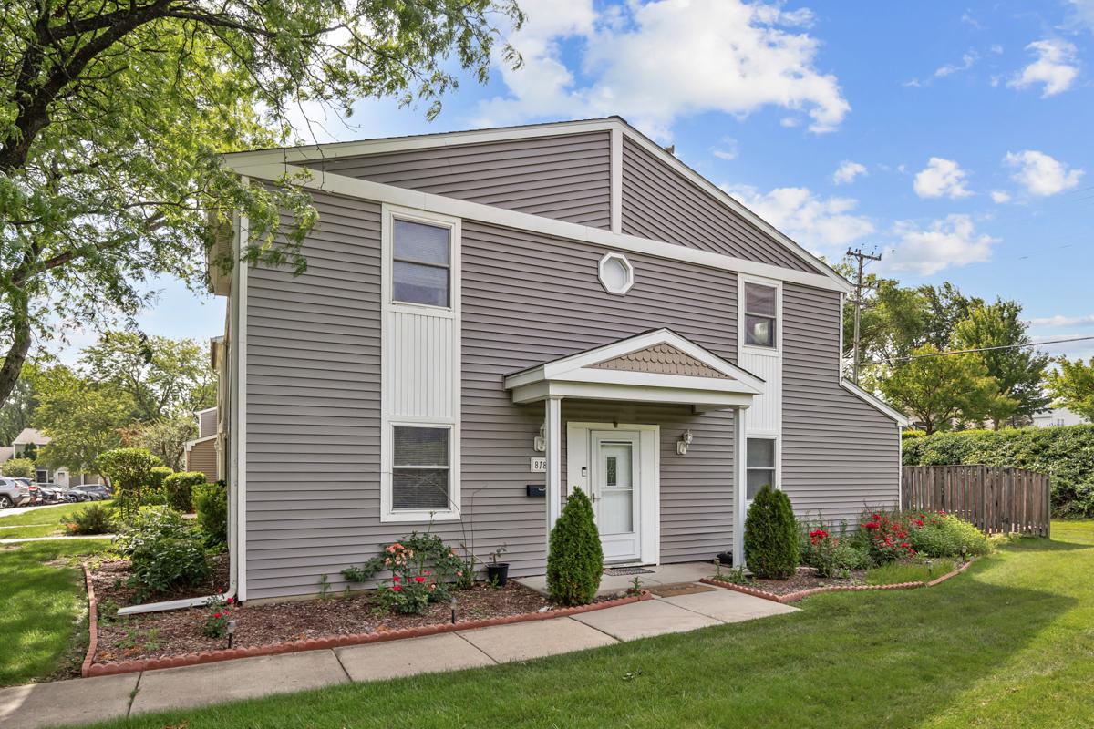 818 Dunbar Ct., Schaumburg, IL 60194