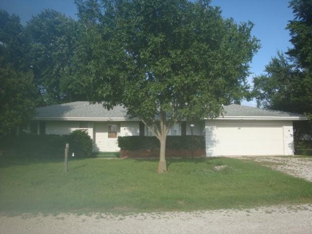 498 Park St., Cissna Park, IL 60924
