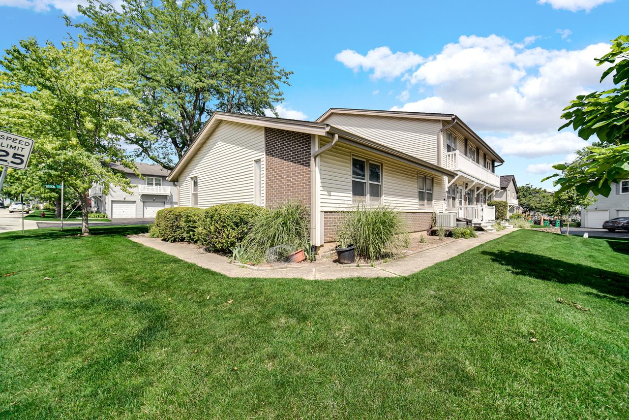 317 Lincoln Ct. #C, Bloomingdale, IL 60108