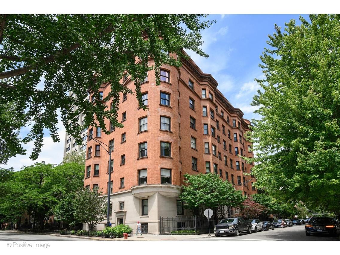 1210 N Astor St. #1B, Chicago, IL 60610