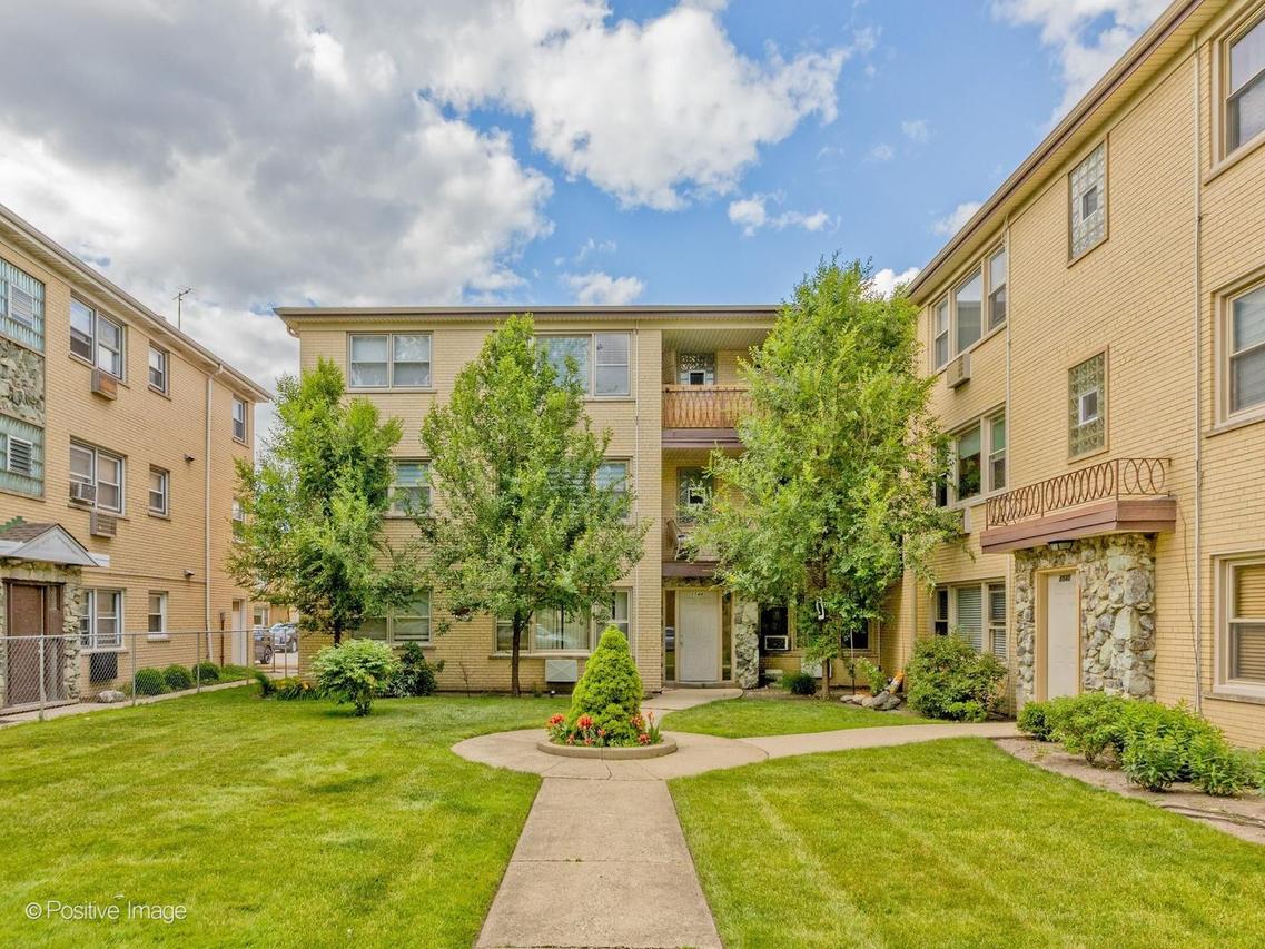 8544 W Rascher Ave. #3W, Chicago, IL 60656
