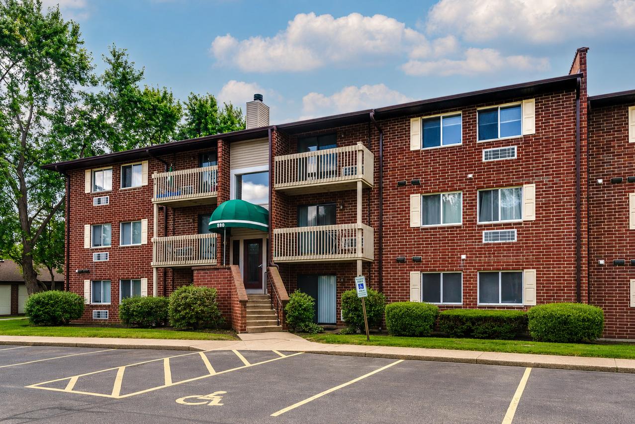 880 N Lakeside Dr. #3A, Vernon Hills, IL 60061