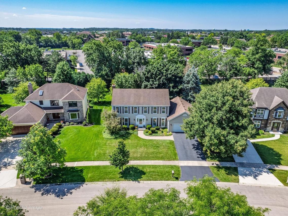 89 Christina Cir., Wheaton, IL 60189