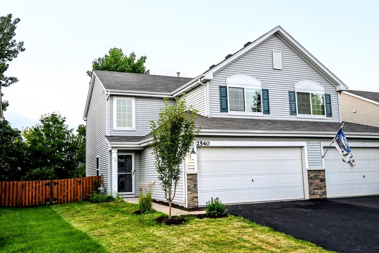 2540 Carlisle Ln., Hampshire, IL 60140