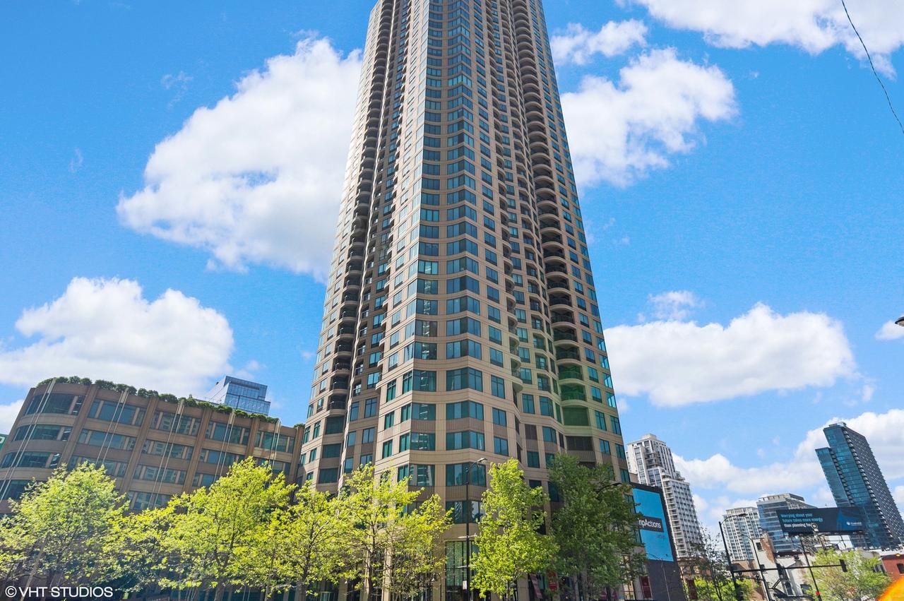 400 N La Salle Dr. #2002, Chicago, IL 60654