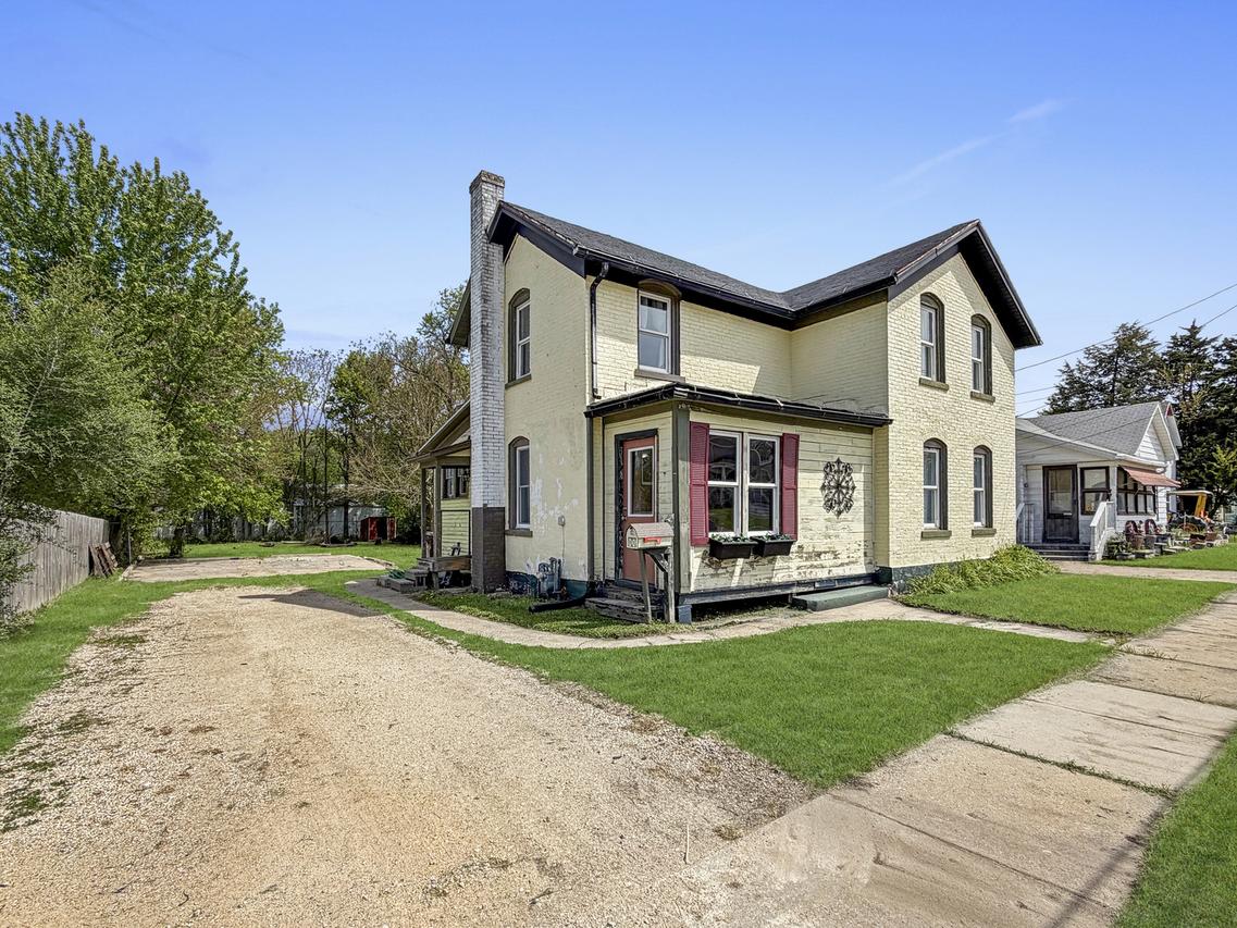 922 E Shawnee St., Freeport, IL 61032