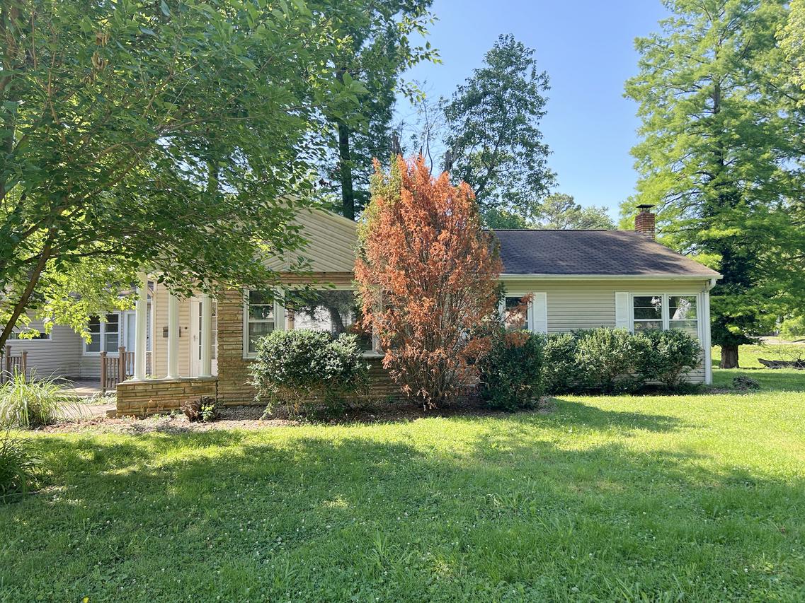 515 E Cedar Ave., Duquoin, IL 62832