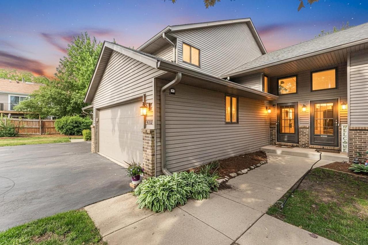 450 Berkshire Dr., Crystal Lake, IL 60014