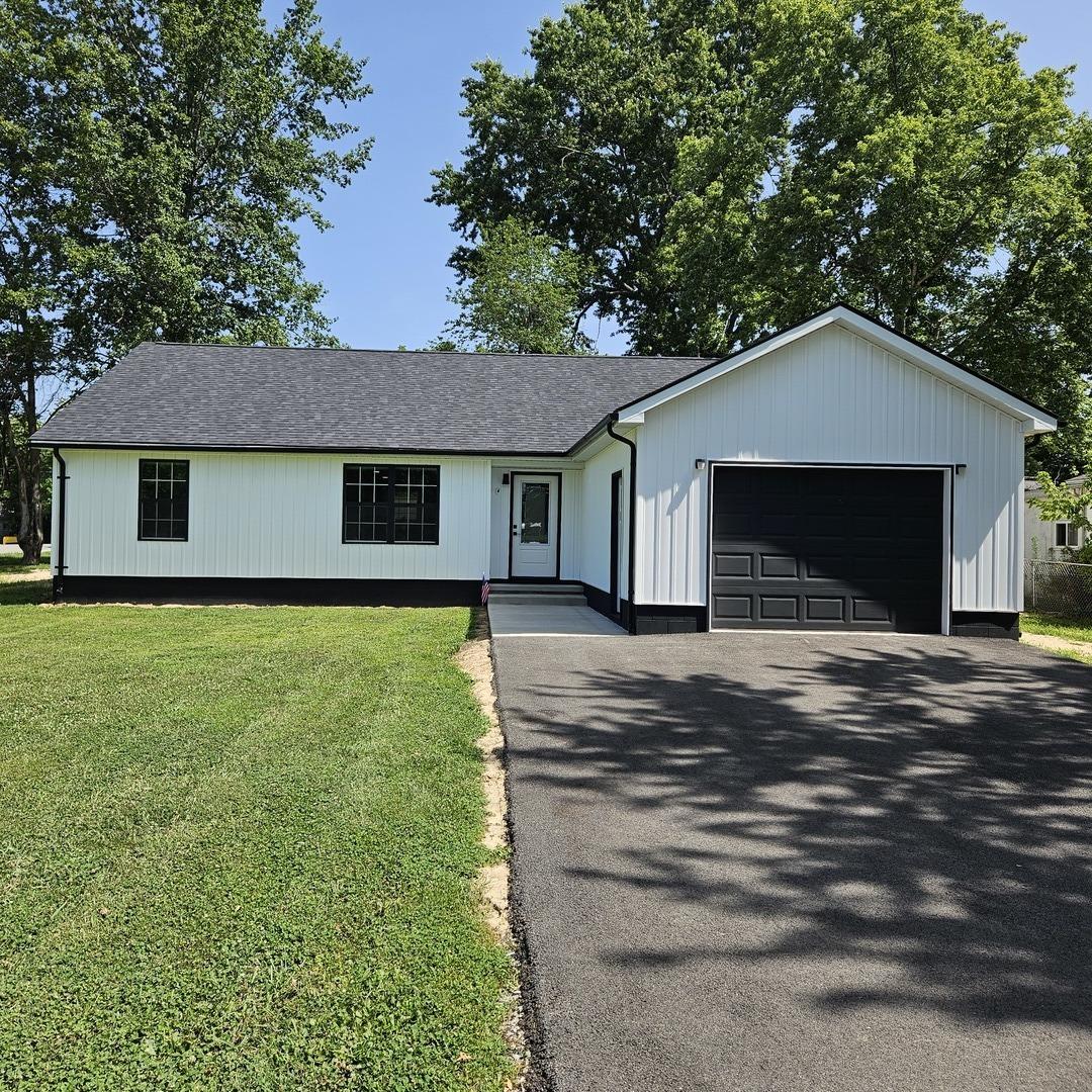 900 Oregon St., Carterville, IL 62918