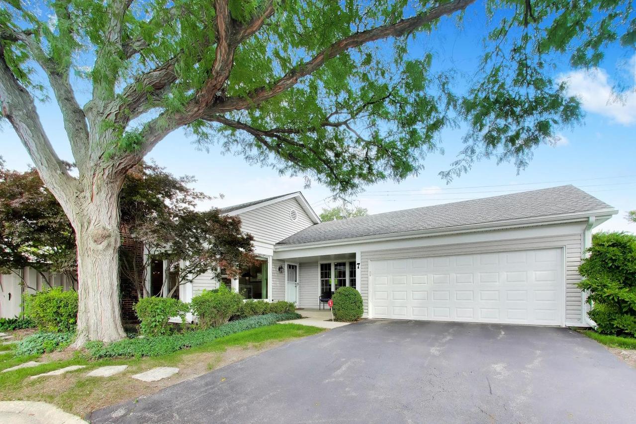 7 The Court Of Hidden Bay, Northbrook, IL 60062