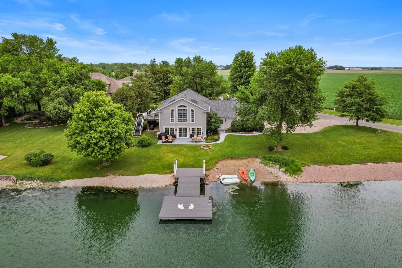 102 Lake View Dr., Fairbury, IL 61739