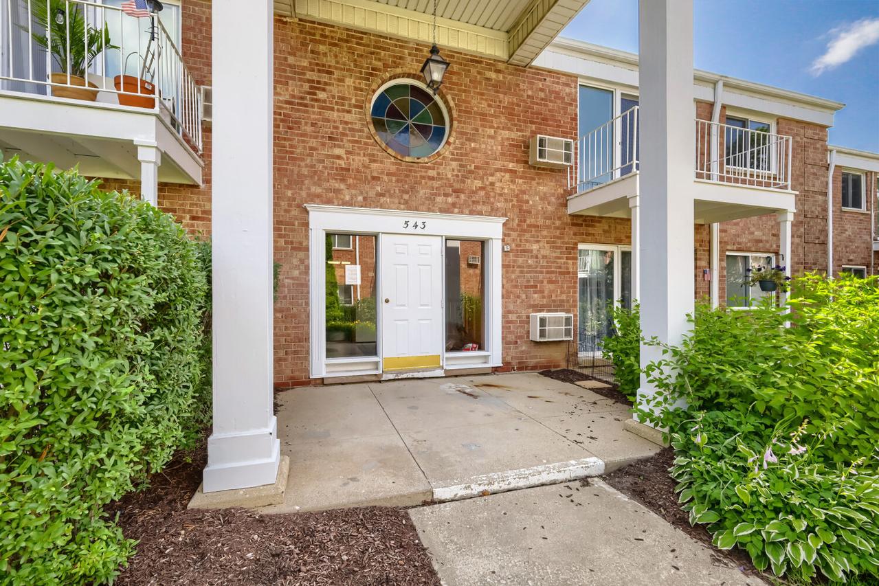 543 Burlington Ave. #212, Downers Grove, IL 60515