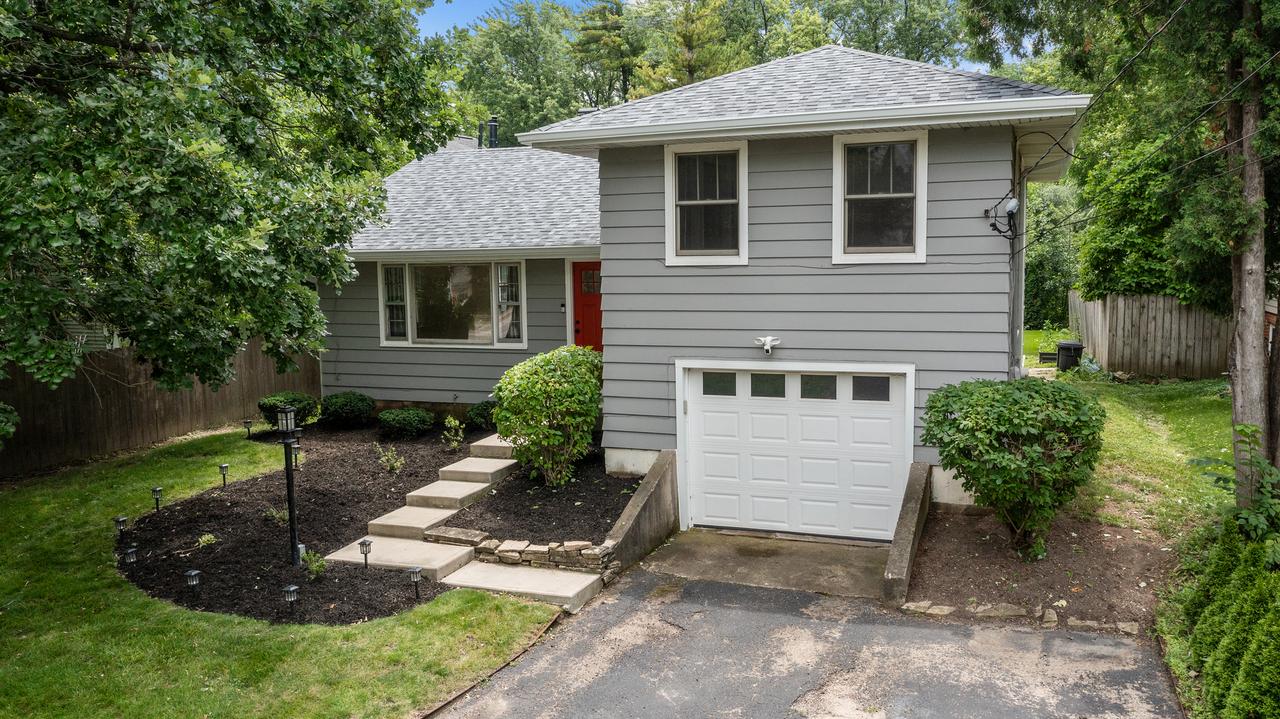 715 E Main St., Barrington, IL 60010