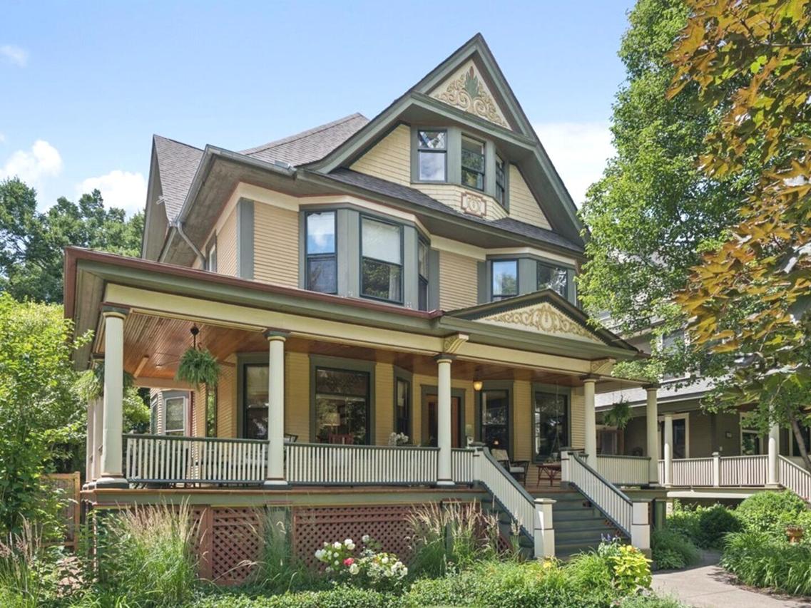 425 Clinton Ave., Oak Park, IL 60302