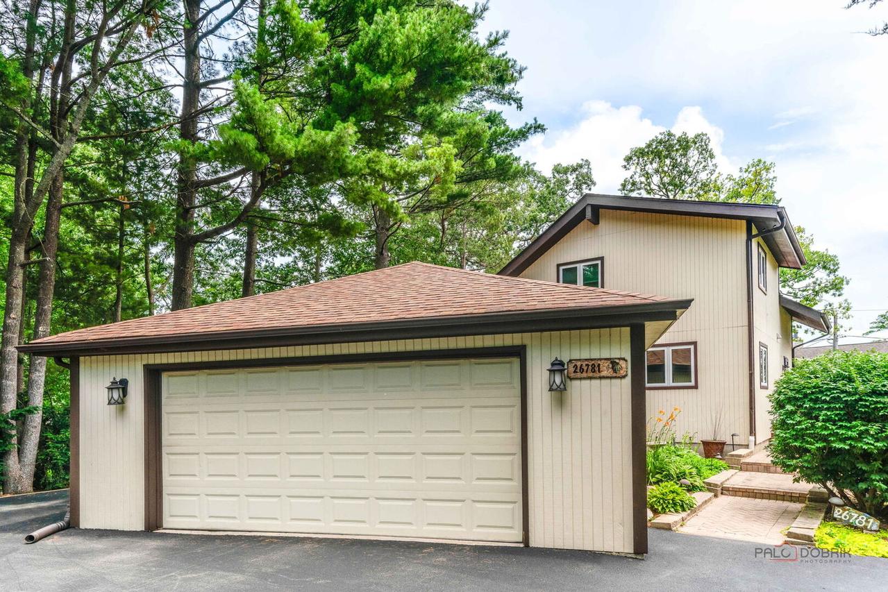 26781 N Circle Dr., Mundelein, IL 60060