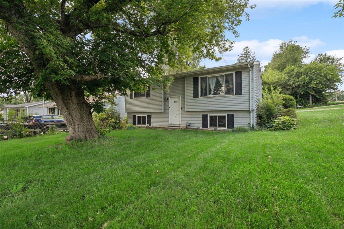 5505 Lucina Ave., Mchenry, IL 60050