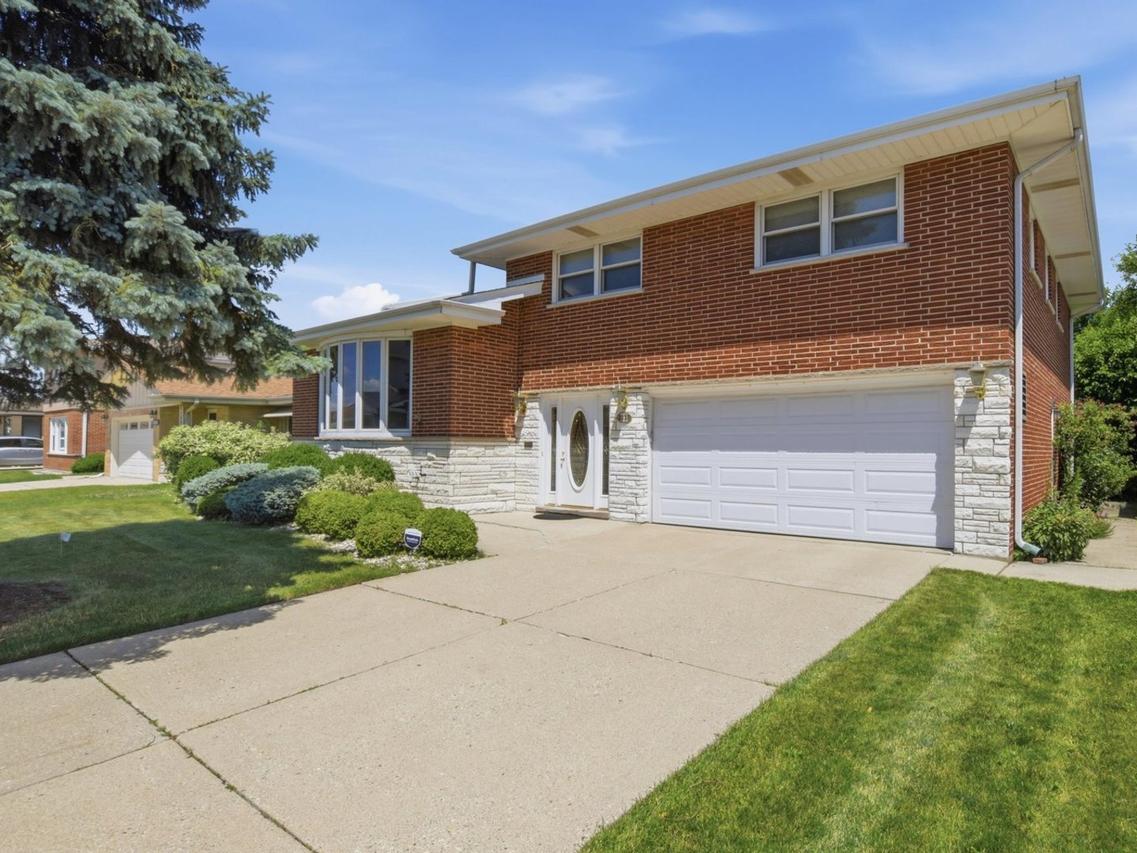 8238 W Balmoral Ave., Chicago, IL 60656