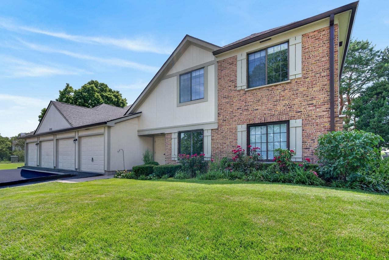 1936 N Hidden Creek Cir. #4, Palatine, IL 60074