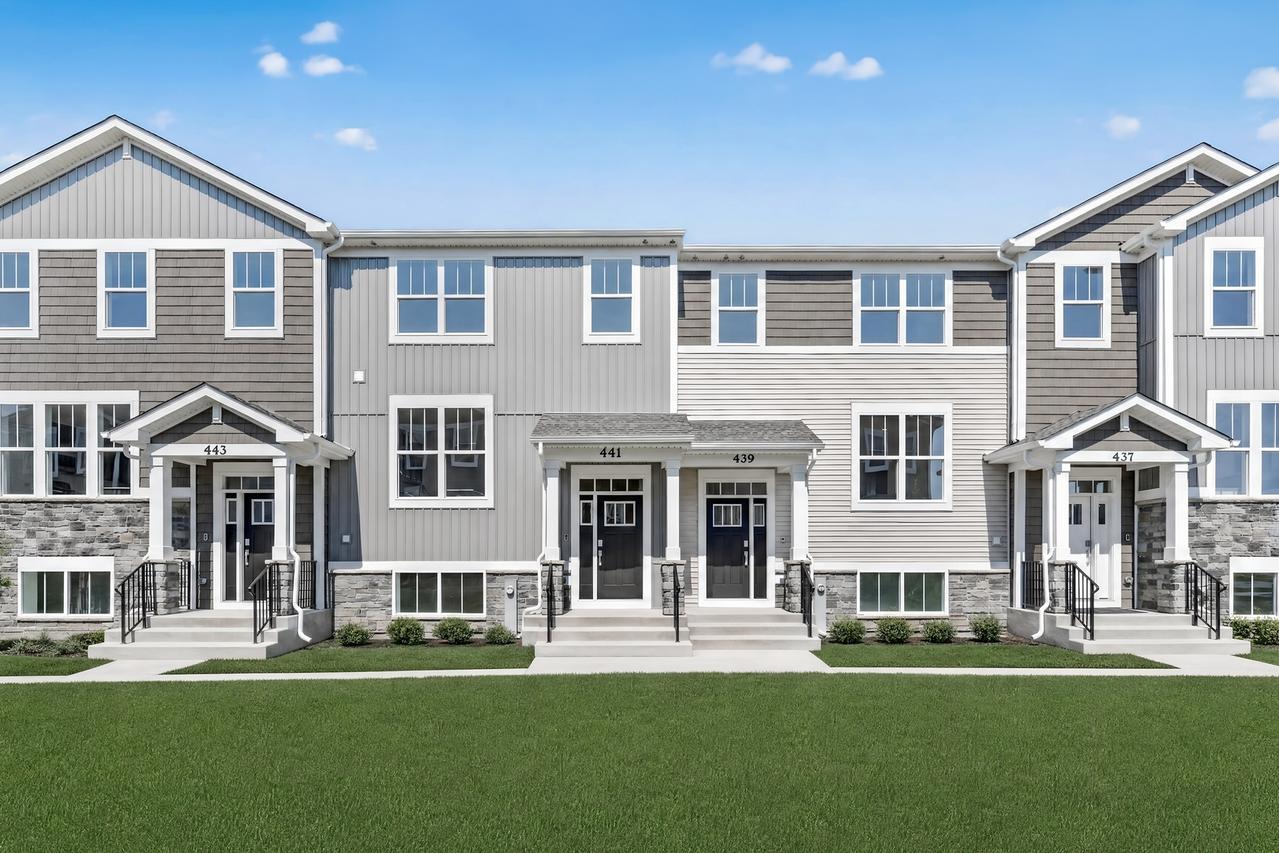 441 Red Oak Cir., Volo, IL 60020