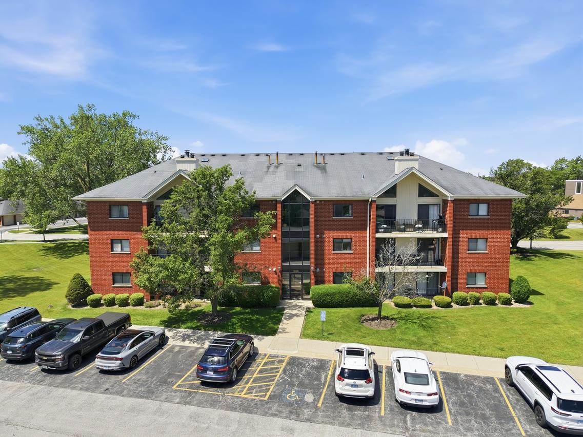18206 Rita Rd. #2B, Tinley Park, IL 60477