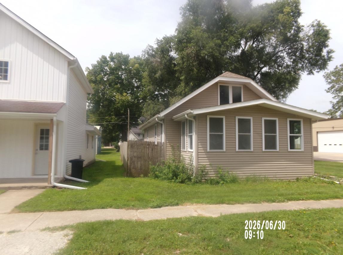 215 1st Ave., Lyndon, IL 61261