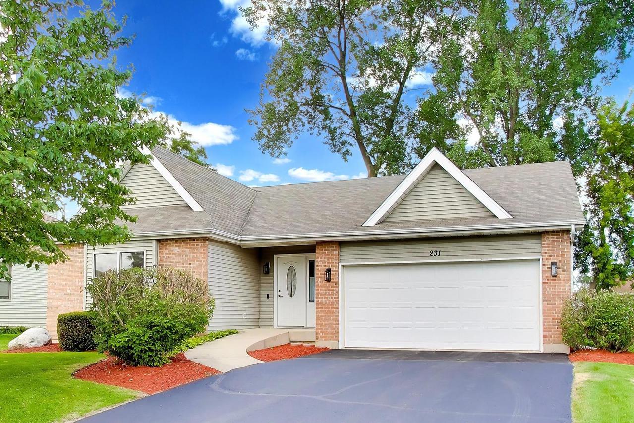 231 Clover Chase Cir., Woodstock, IL 60098