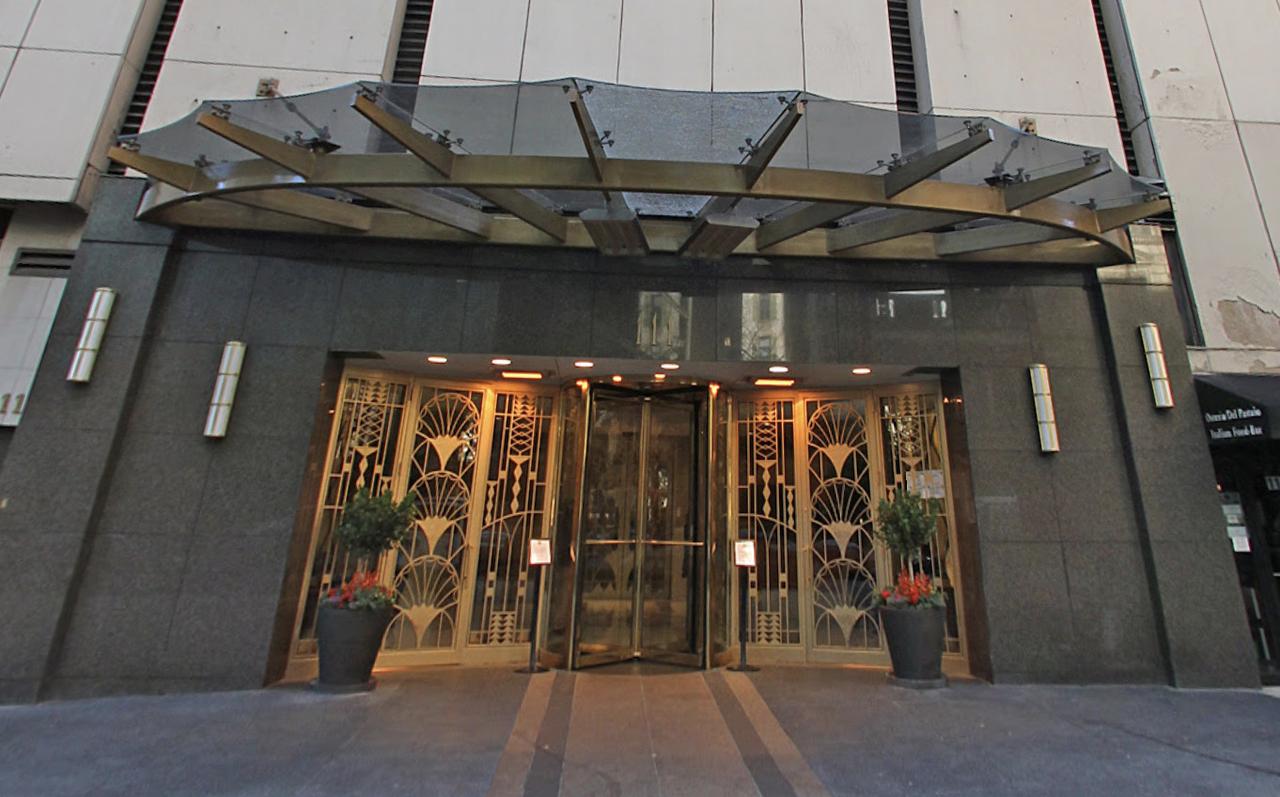 111 E Chestnut St. #2A-34, Chicago, IL 60611