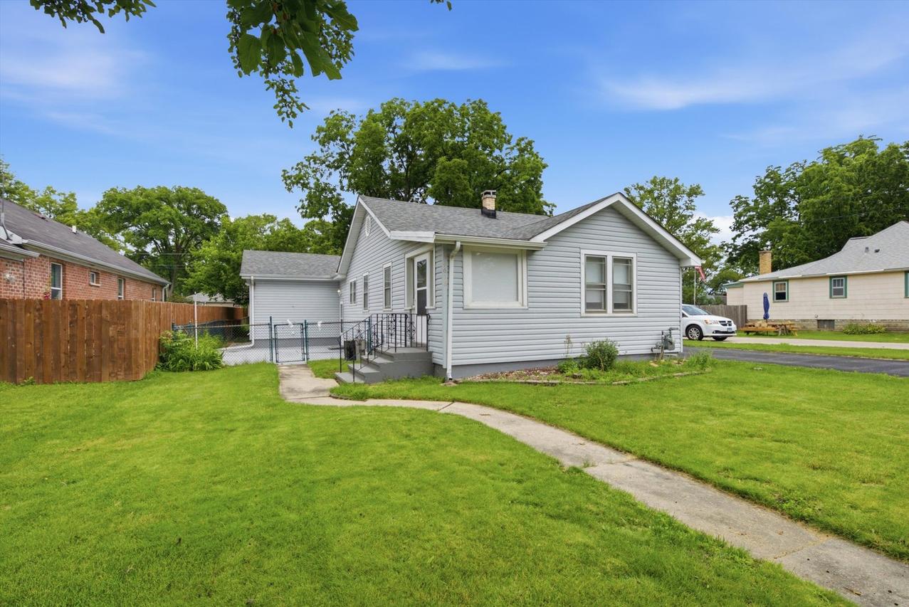 4618 W Lakeshore Dr., Mccullom Lake, IL 60050