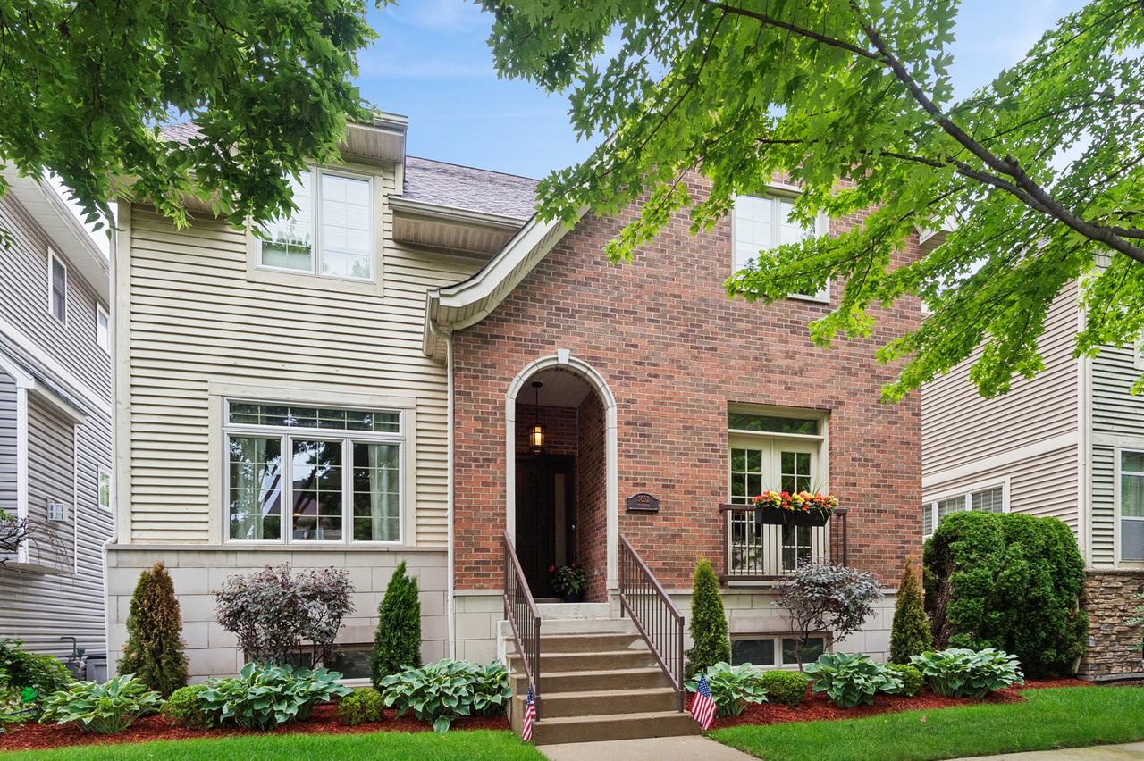 5652 N Lockwood Ave., Chicago, IL 60646