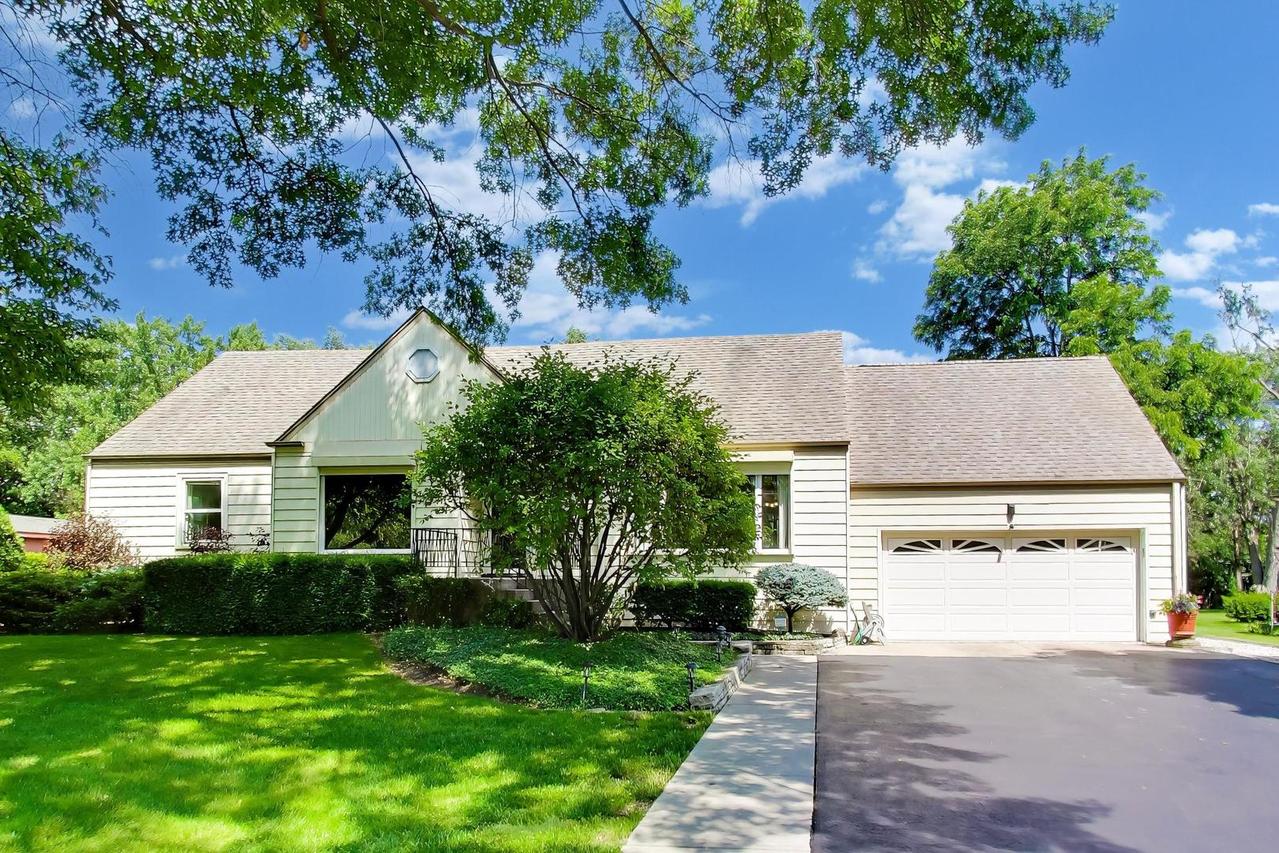 103 Cottonwood Rd., Northbrook, IL 60062