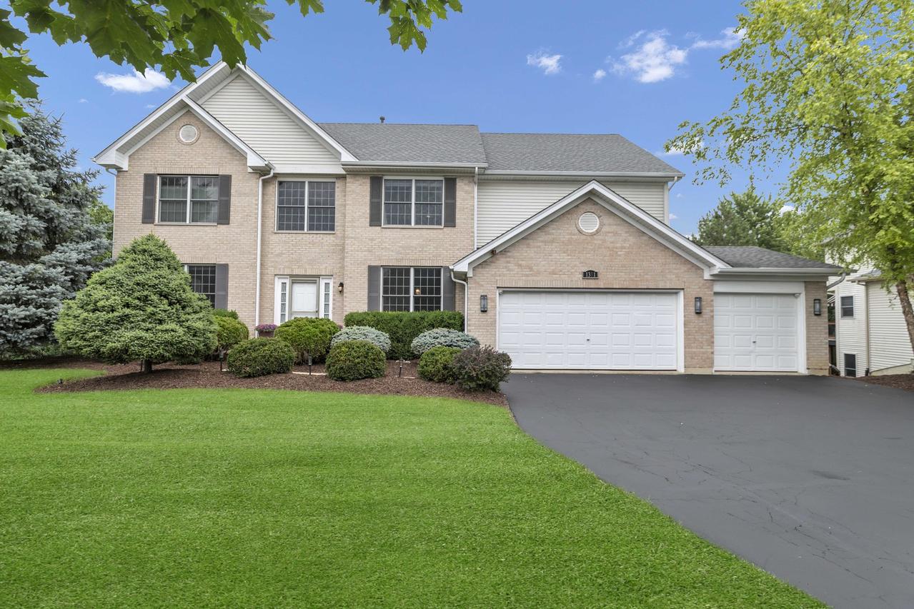 1311 Bison Ln., Hoffman Estates, IL 60192
