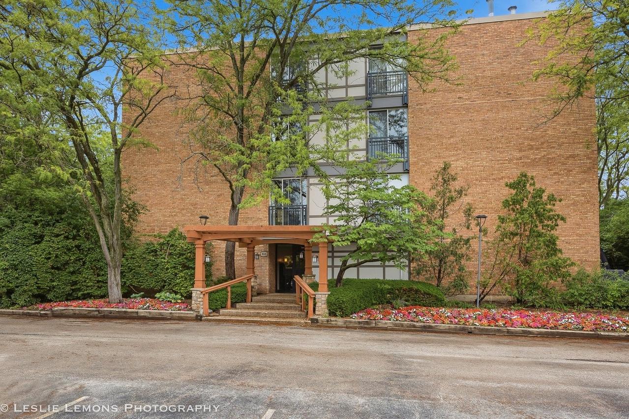 1833 Four Lakes Ave. #3M, Lisle, IL 60532