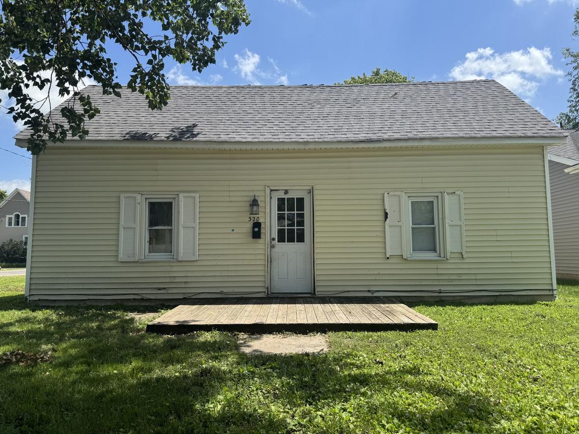 320 N Walnut St., Arthur, IL 61911