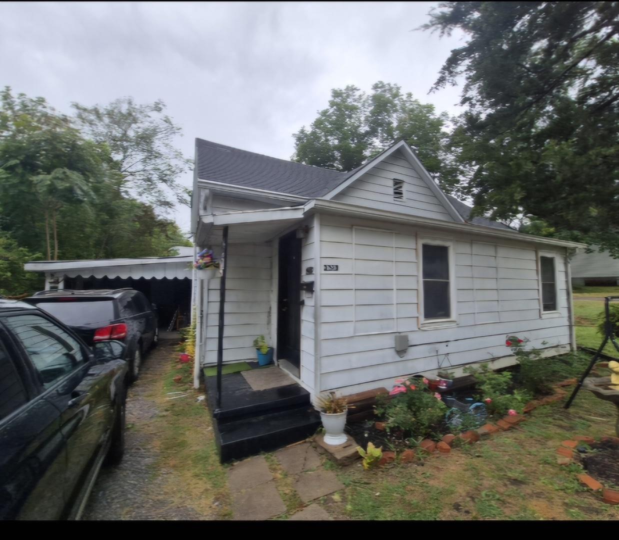 2313 Glenwood Ave., Eldorado, IL 62930