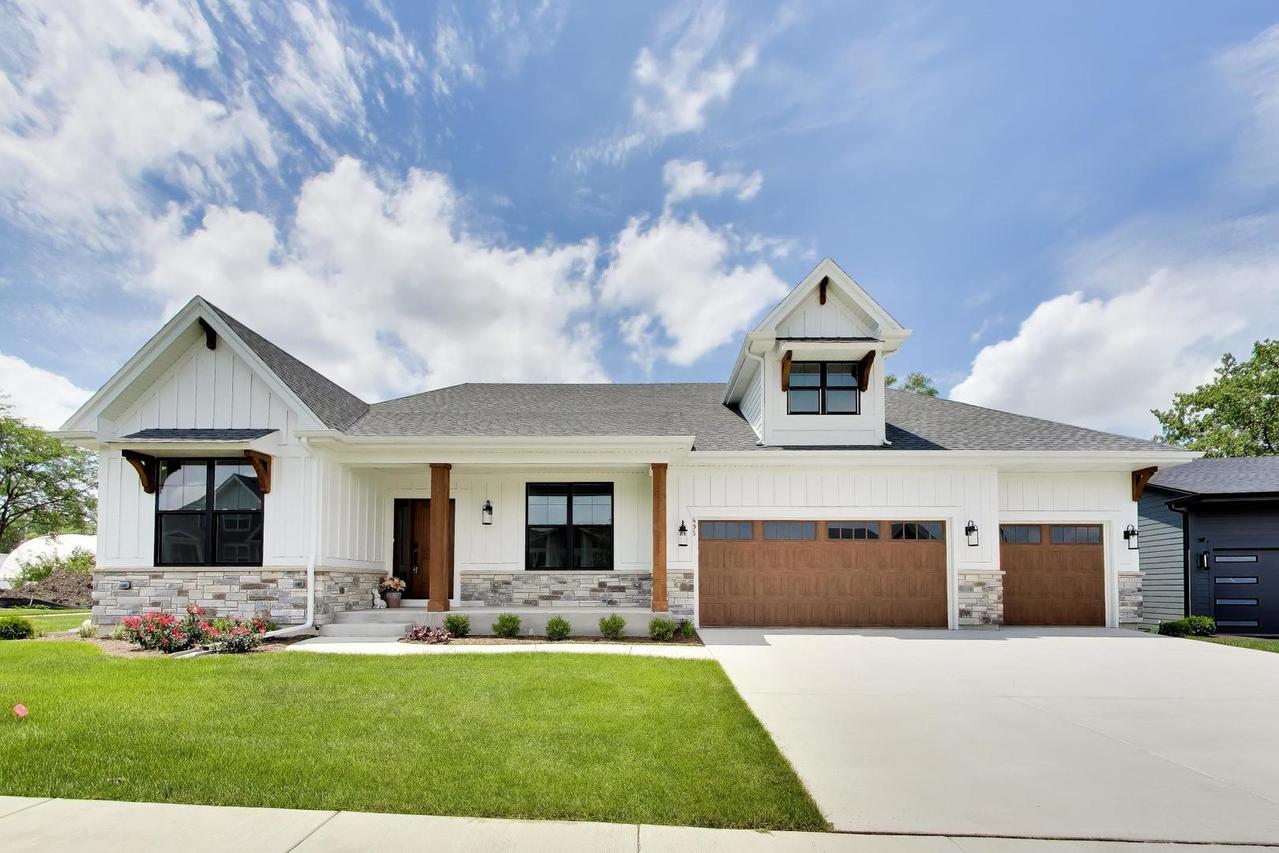 495 Cora Ln., St. Charles, IL 60174