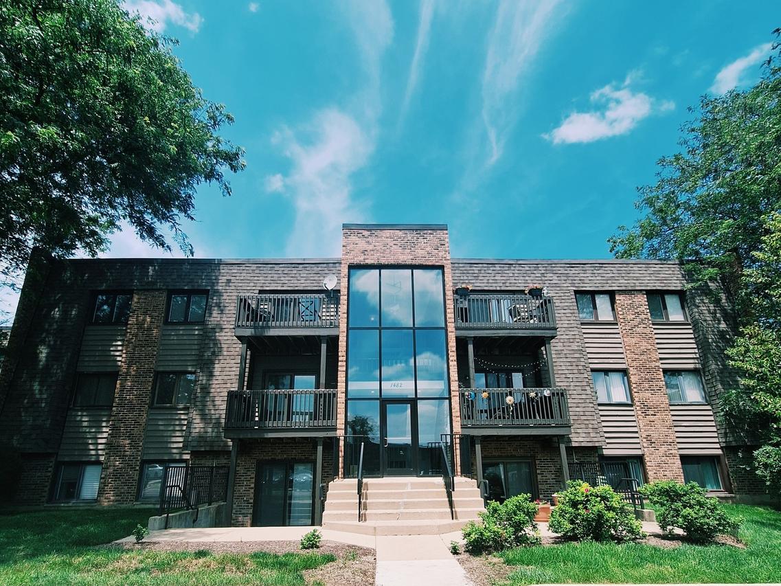 1482 Stonebridge Cir. #C-6, Wheaton, IL 60189