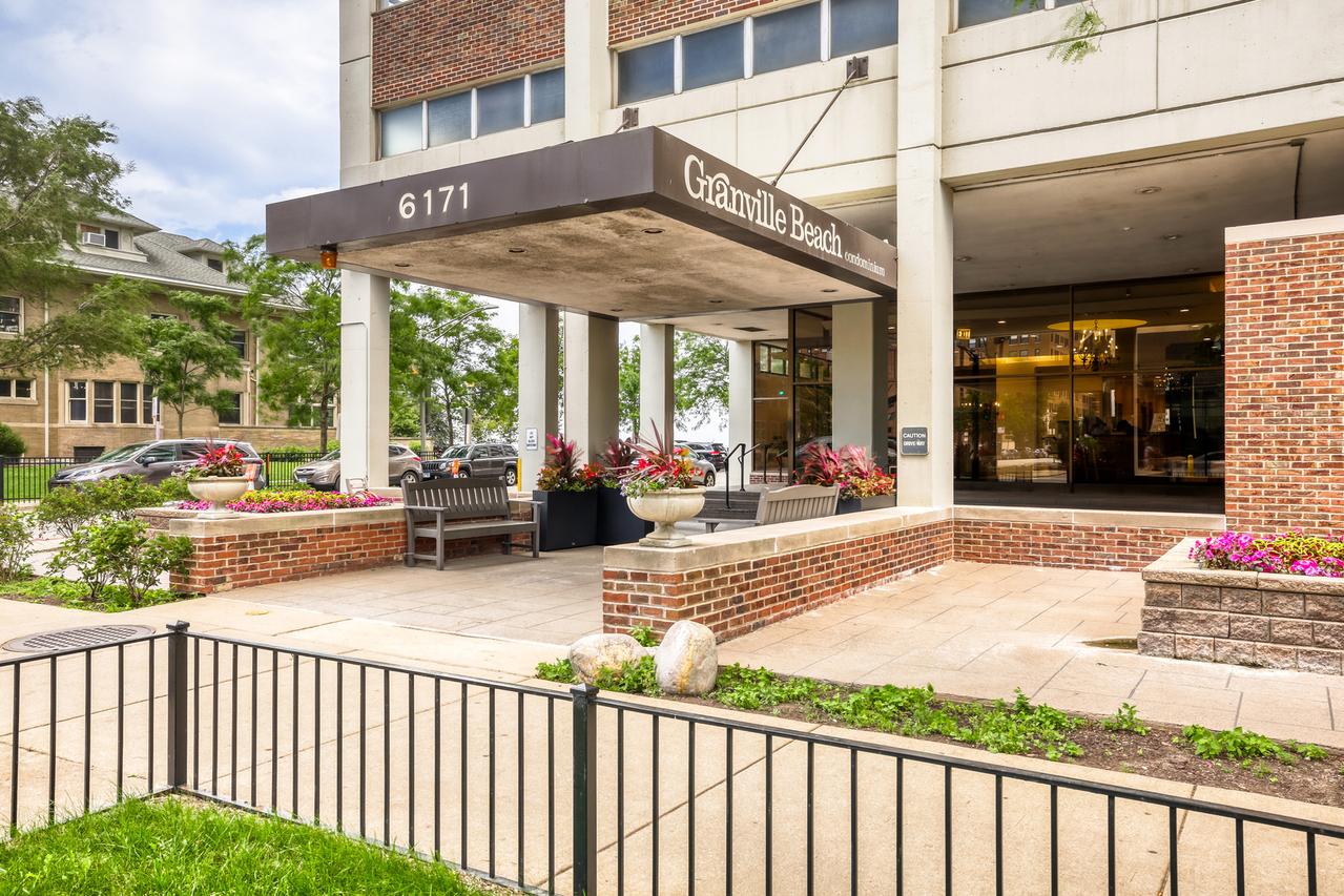 6171 N Sheridan Rd. #2311, Chicago, IL 60660