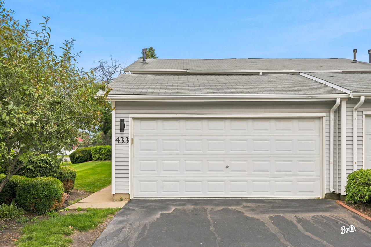 433 Dogwood Ter., Buffalo Grove, IL 60089