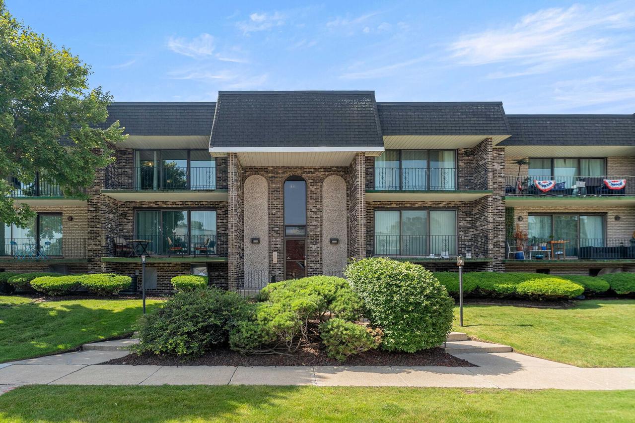 9122 S Pulaski Rd. #2E, Oak Lawn, IL 60453