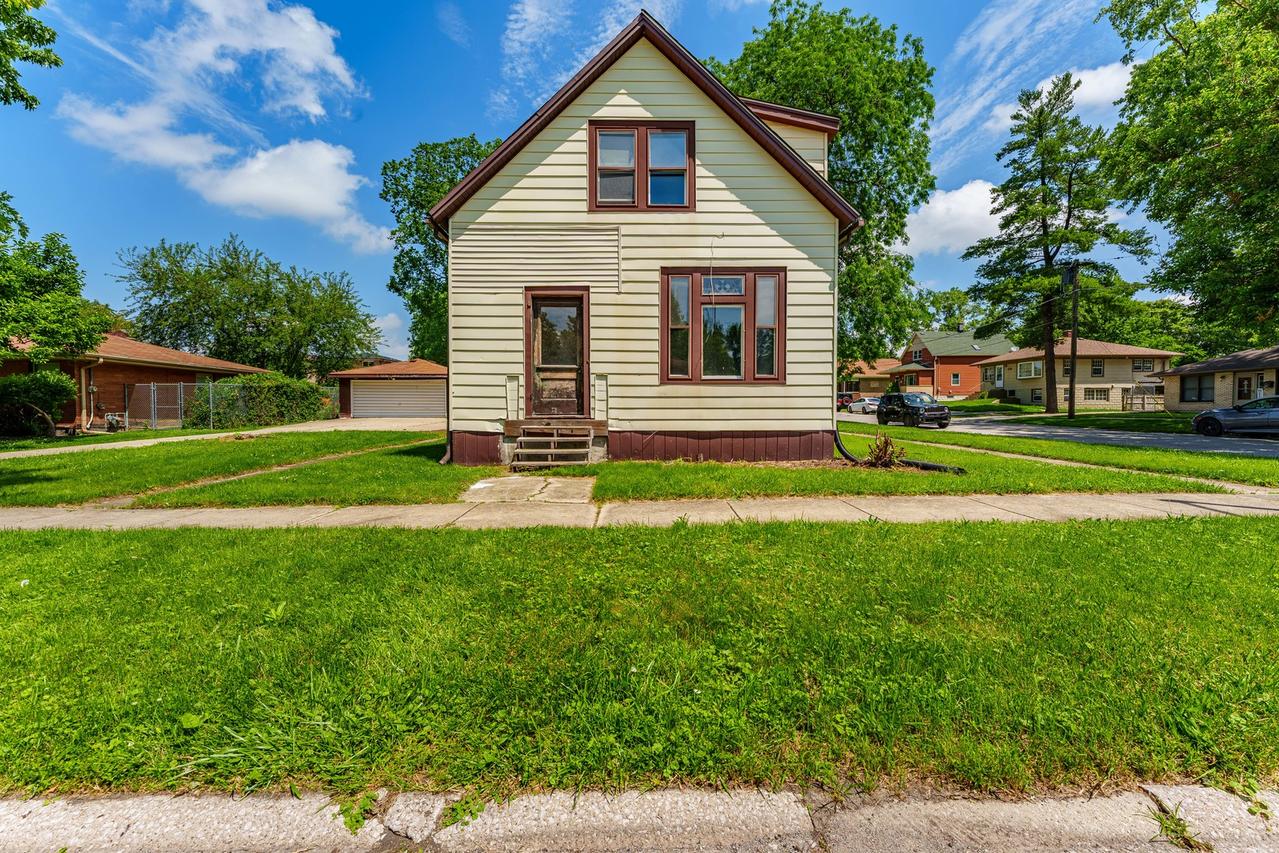 1938 Grove St., Blue Island, IL 60406